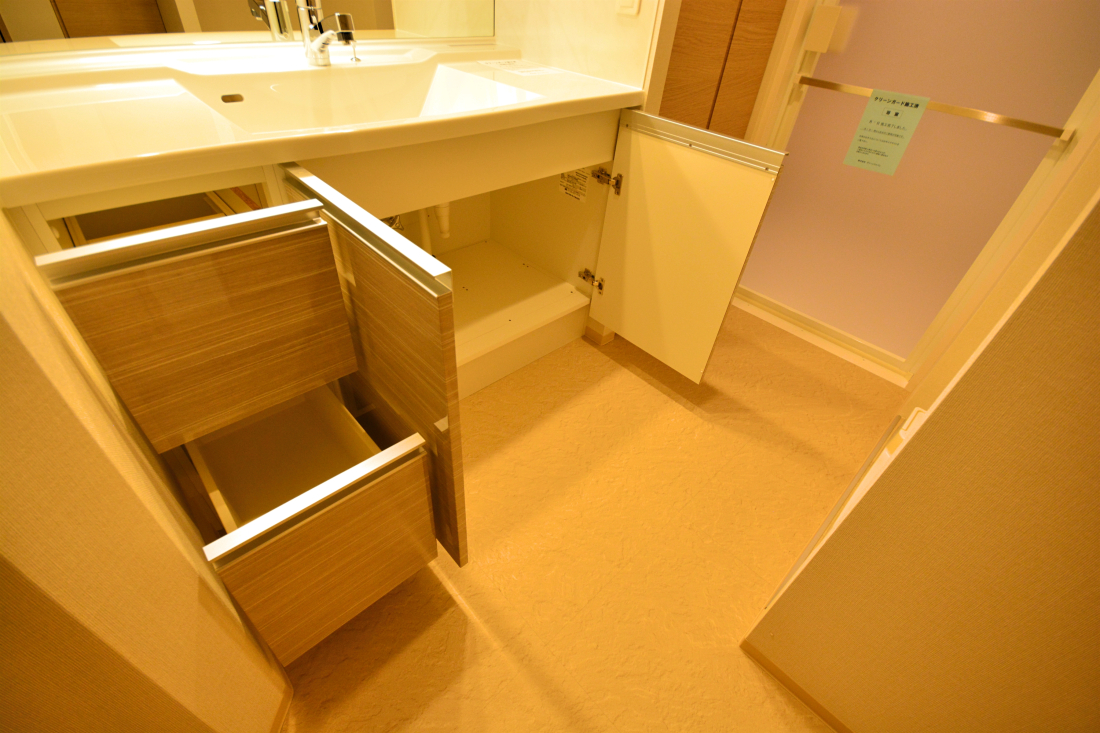 ���ʑ�E���ʏ� �����o�����[�B