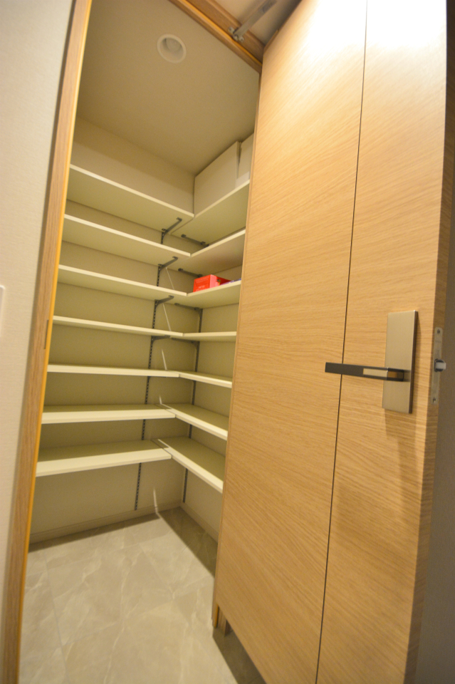  ���ւɂ���V���[�Y�C���N���[�[�b�g�B