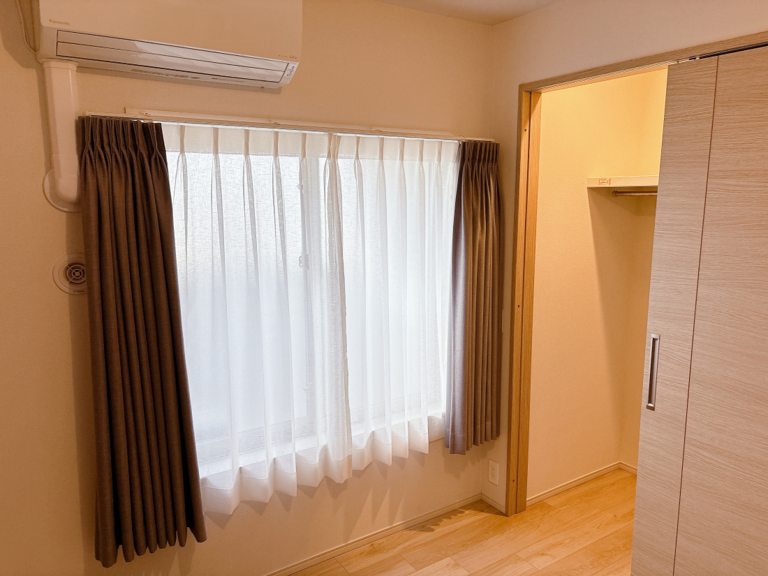 ���r���O�ȊO�̋��� �y�m���z�I�[�_�[�̃��[�X�J�[�e���ƃJ�[�e���t���B